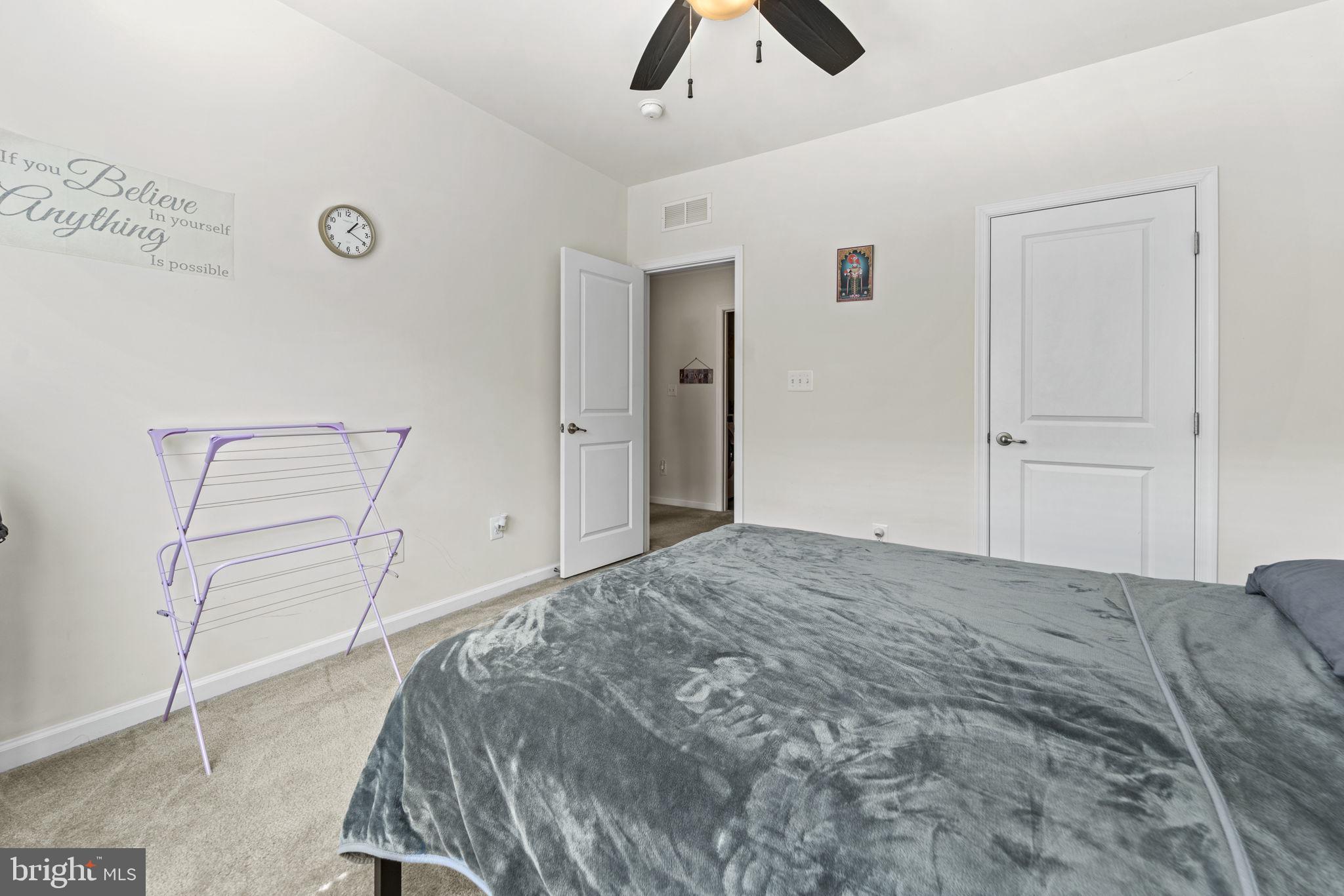 42115 Piebald Sq