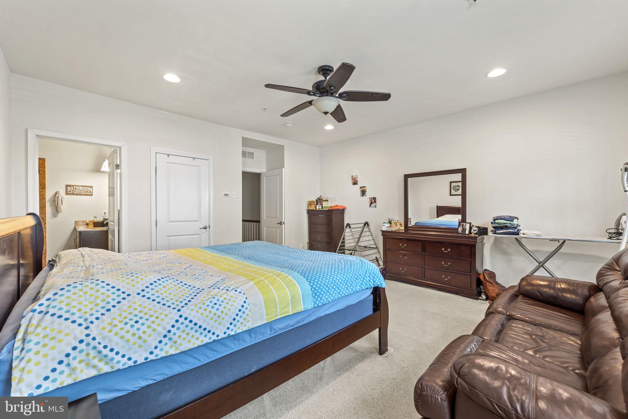 42115 Piebald Sq