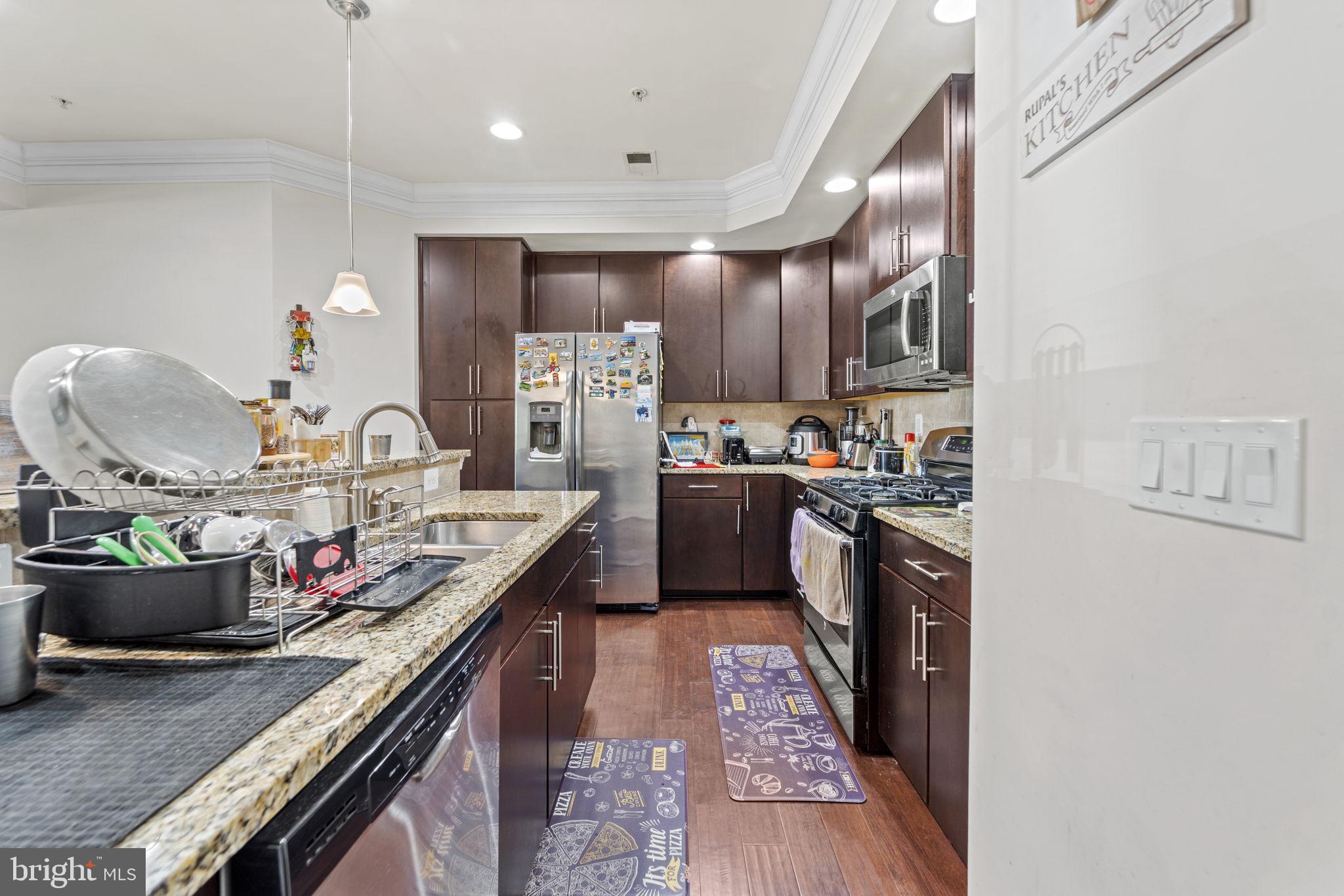 42115 Piebald Sq