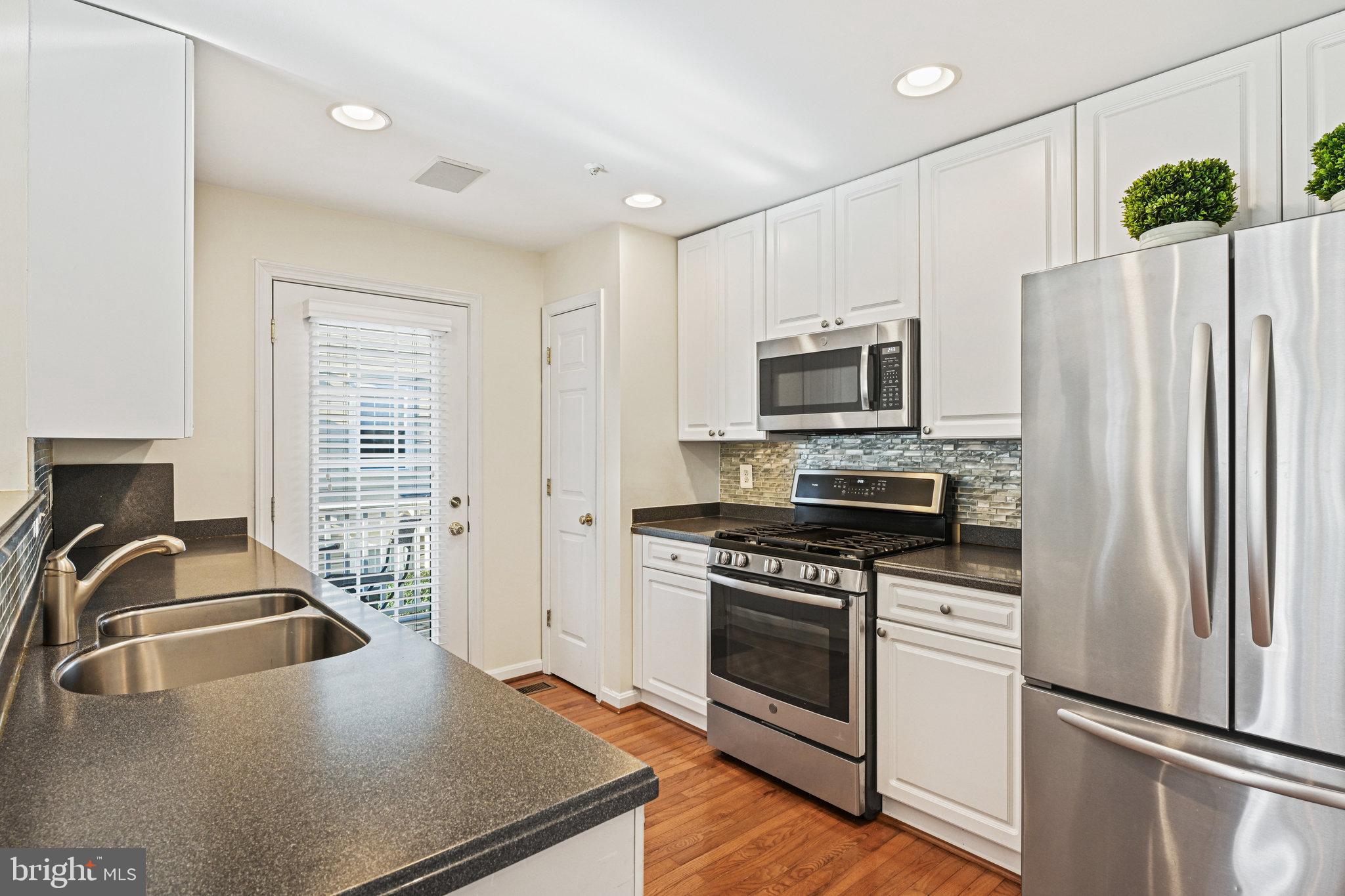 43372 Greyswallow Ter