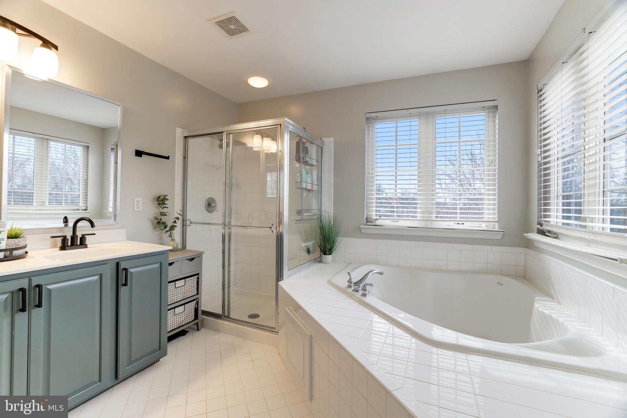 1190 Cambria Ter NE