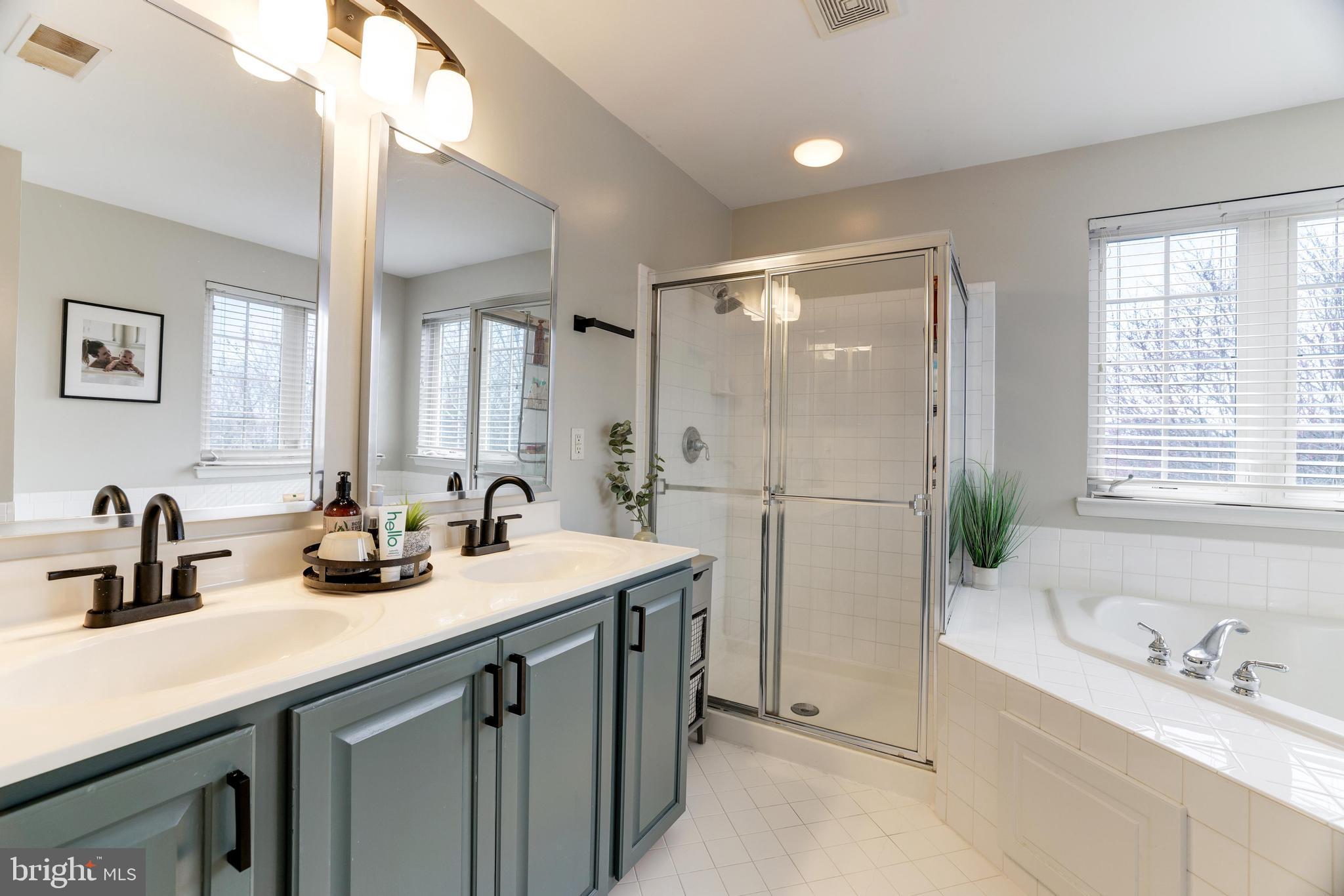 1190 Cambria Ter NE