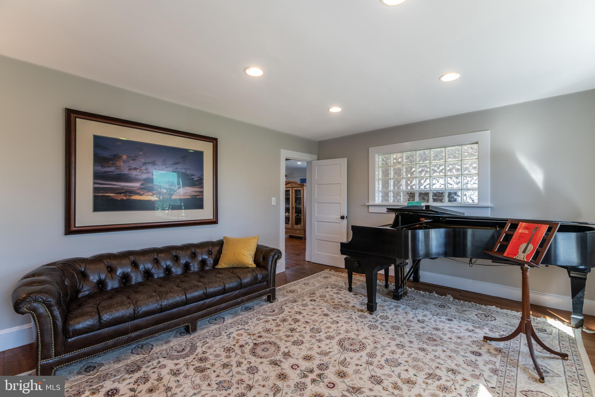 19643 Woodtrail Rd
