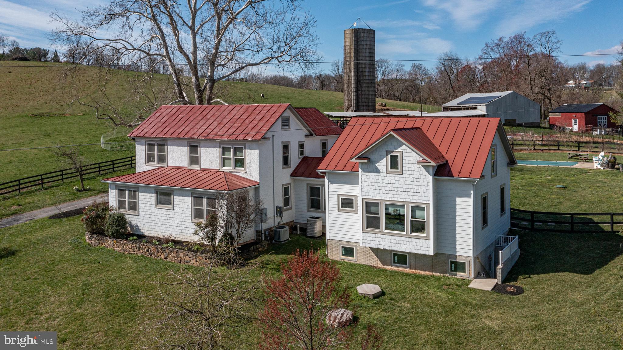 19643 Woodtrail Rd