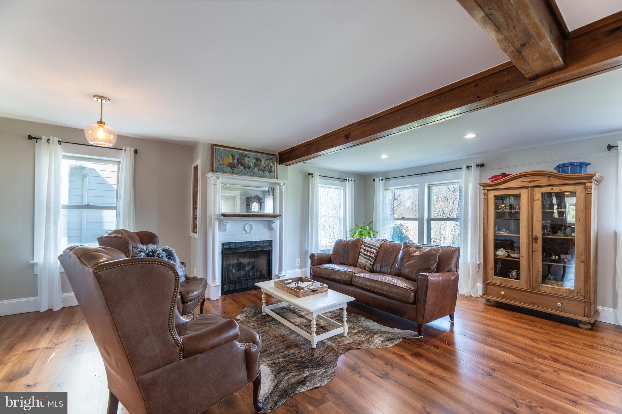 19643 Woodtrail Rd