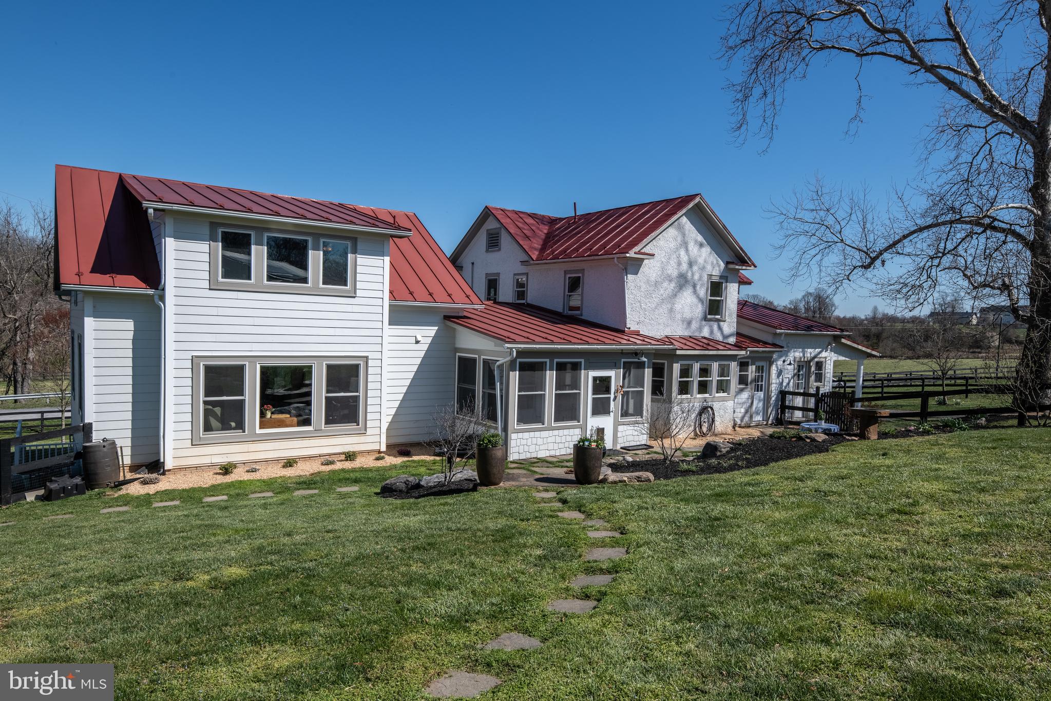 19643 Woodtrail Rd