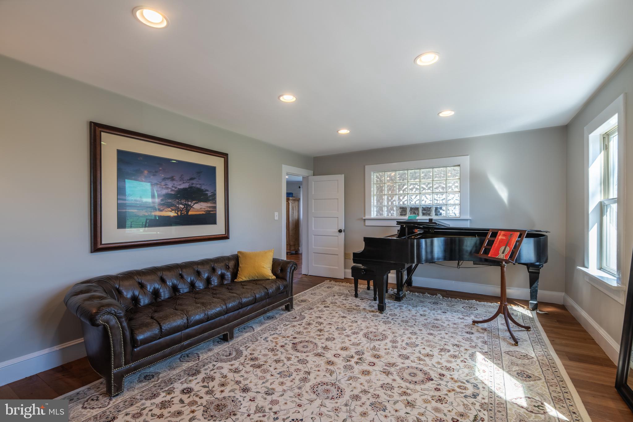 19643 Woodtrail Rd