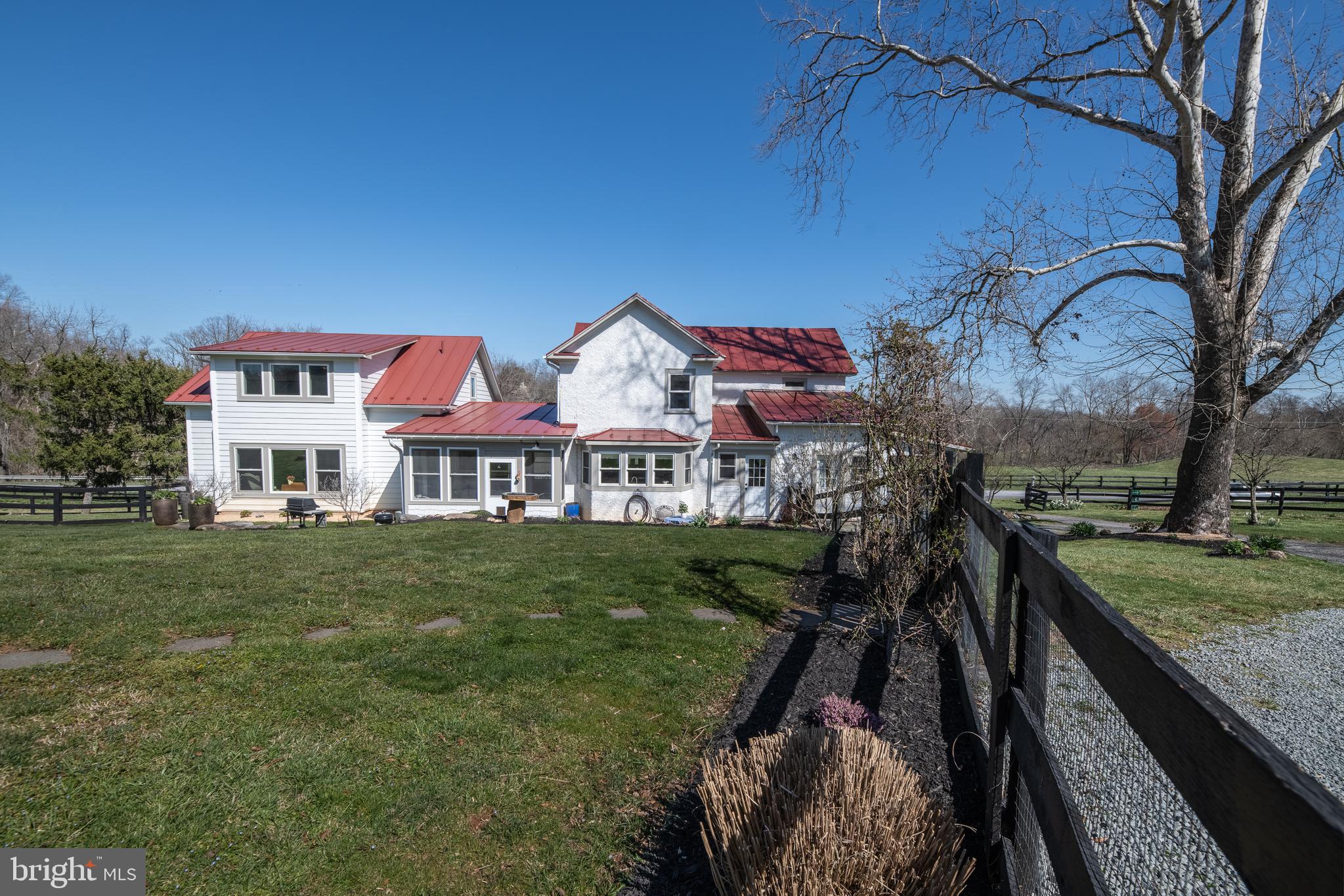 19643 Woodtrail Rd