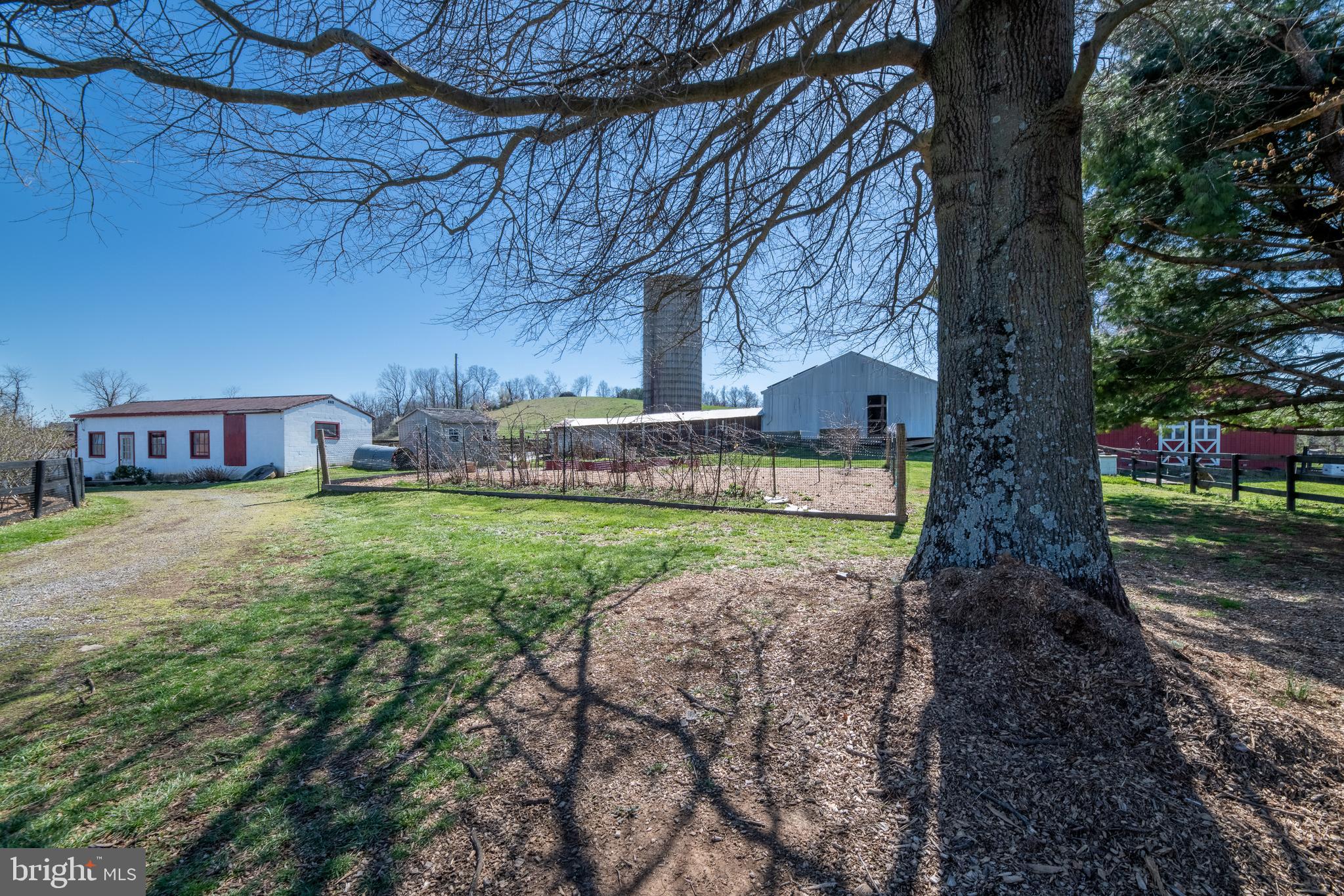 19643 Woodtrail Rd