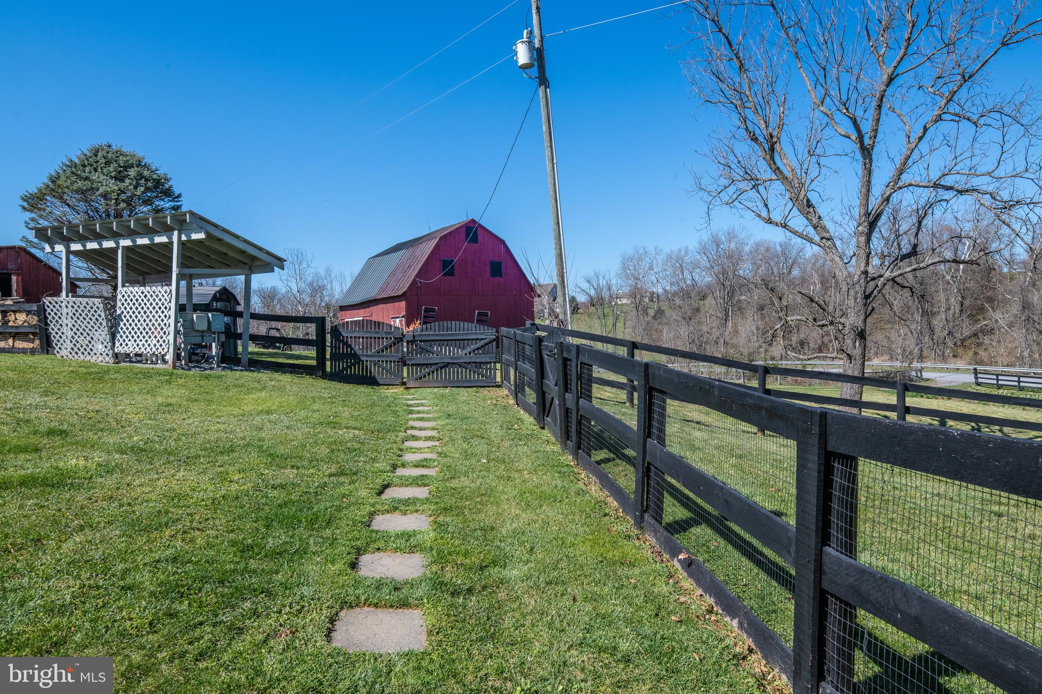 19643 Woodtrail Rd