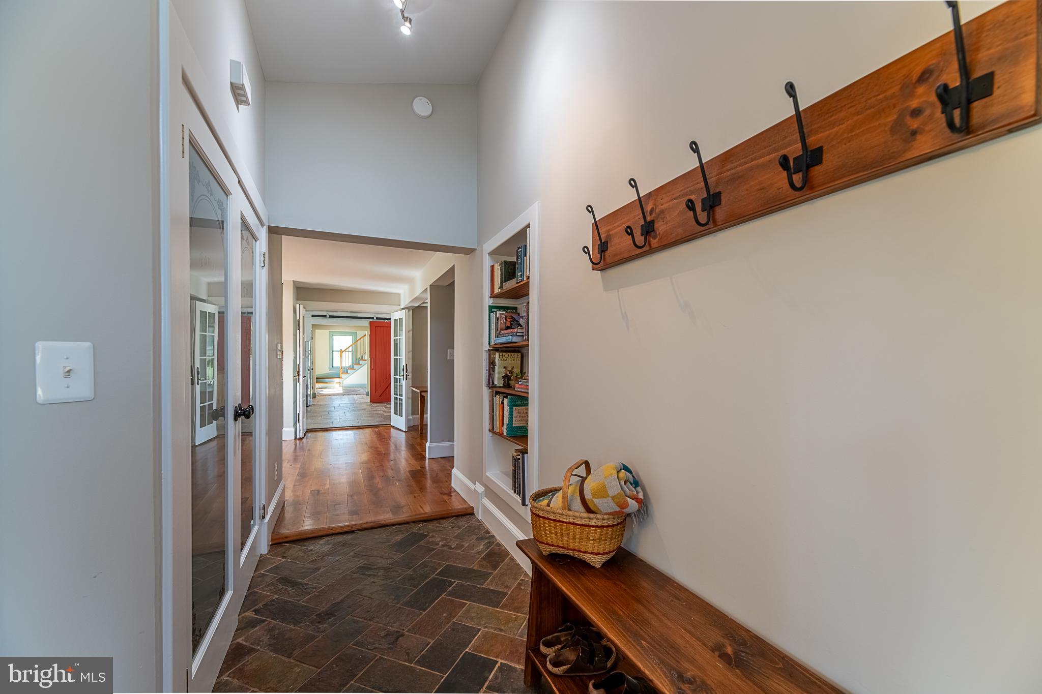 19643 Woodtrail Rd