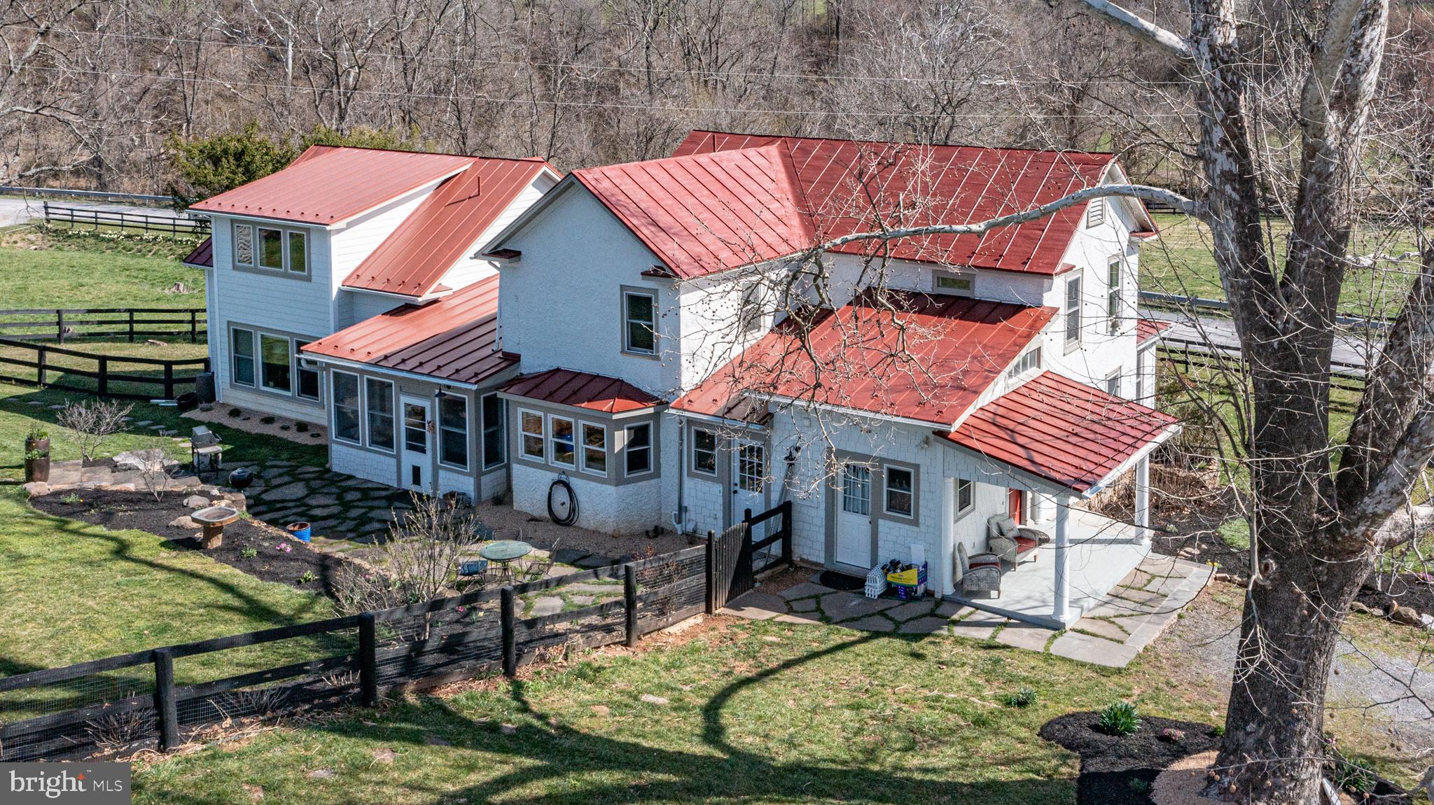 19643 Woodtrail Rd