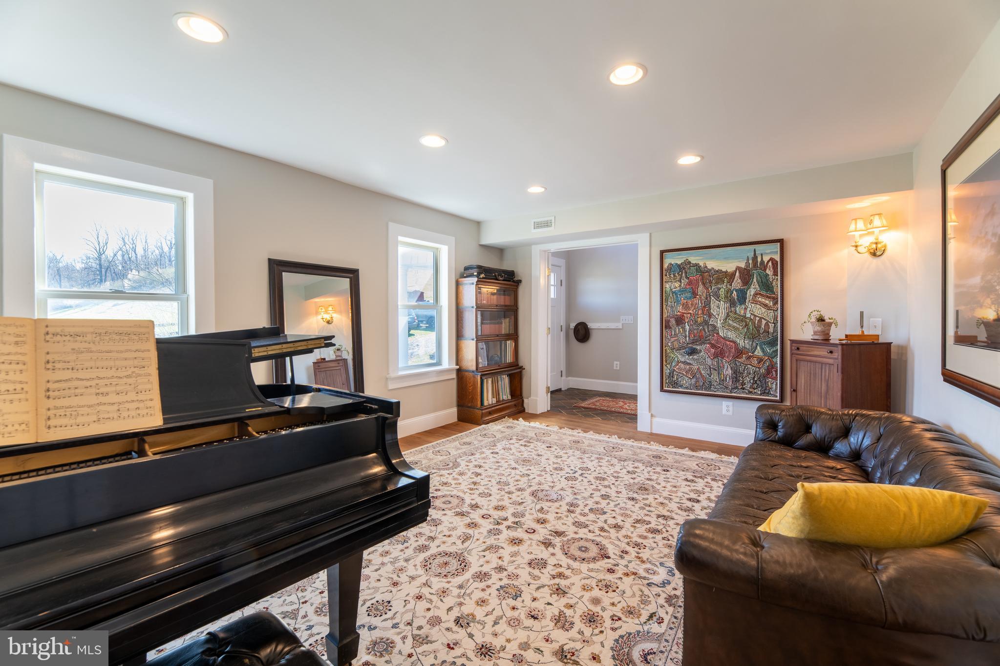 19643 Woodtrail Rd