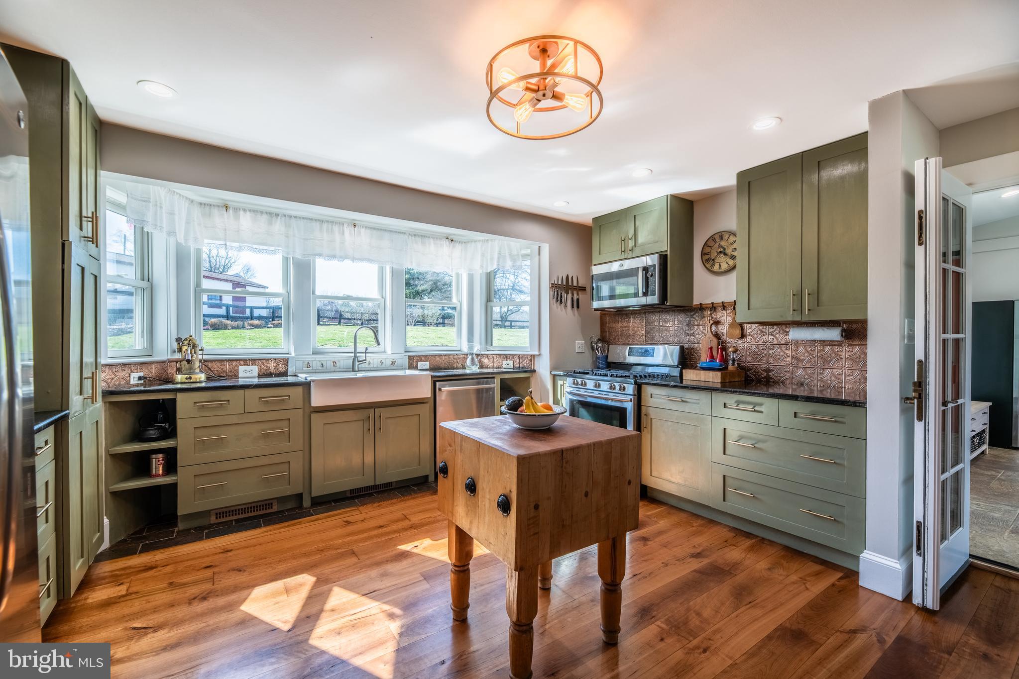 19643 Woodtrail Rd