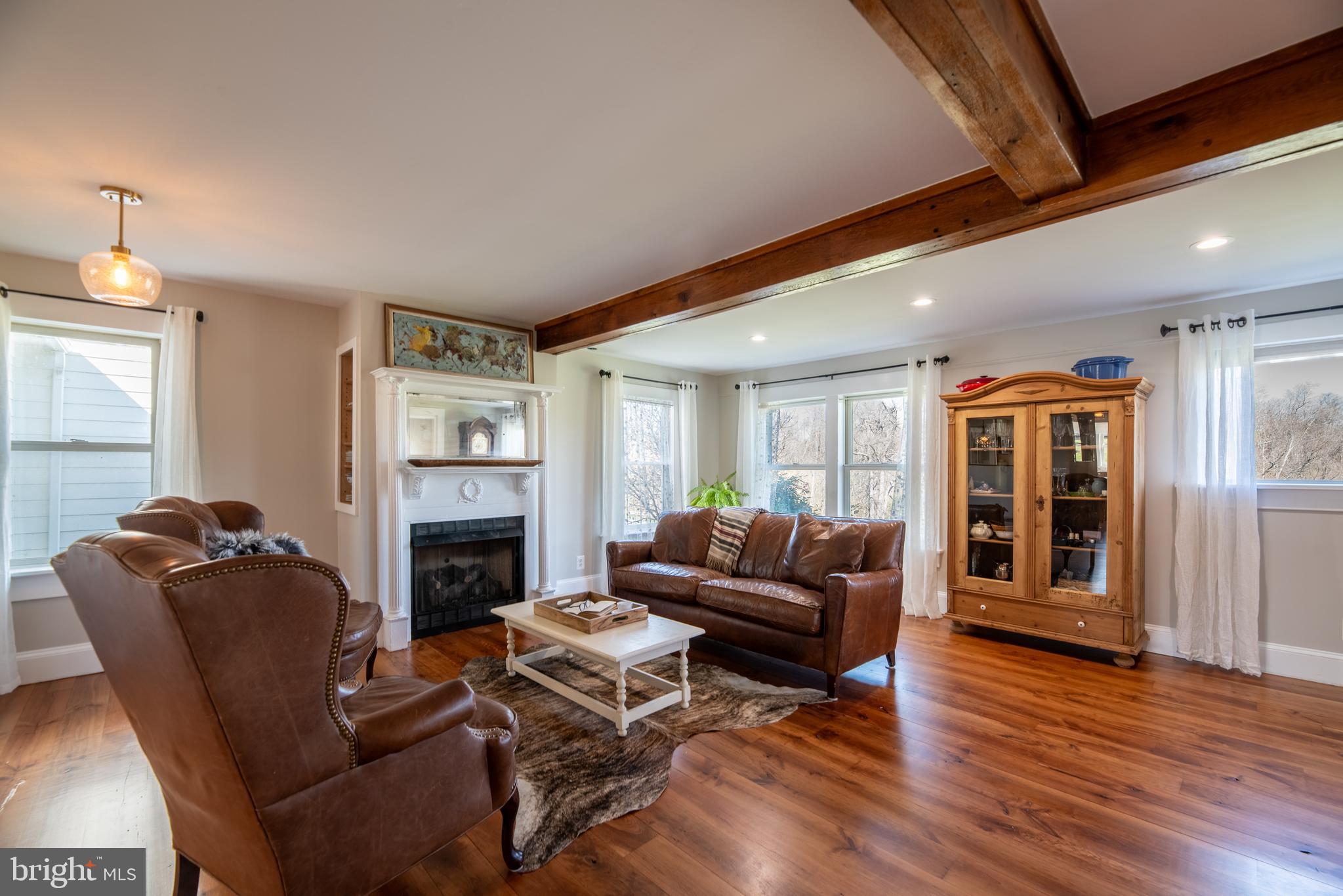 19643 Woodtrail Rd
