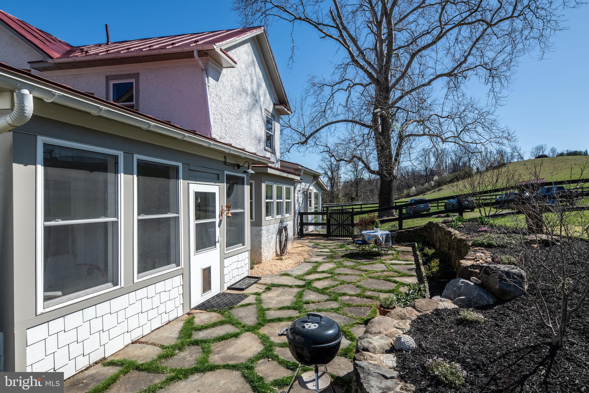19643 Woodtrail Rd