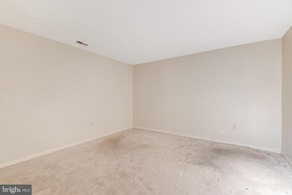 21875 Shallow Rock Sq
