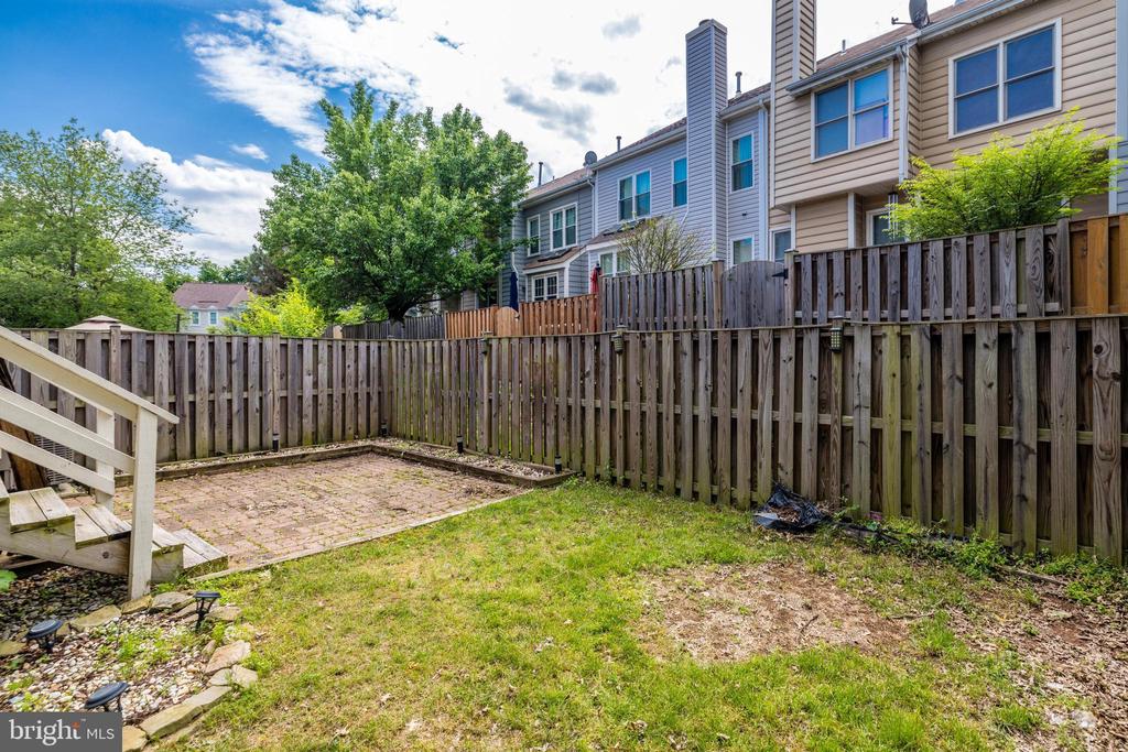21875 Shallow Rock Sq