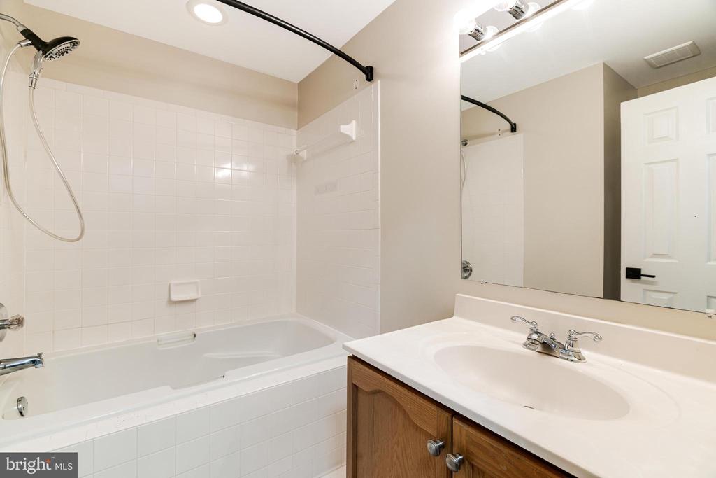 21875 Shallow Rock Sq