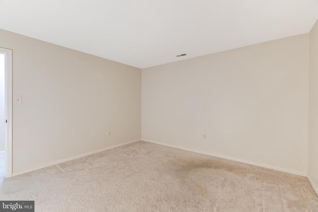 21875 Shallow Rock Sq