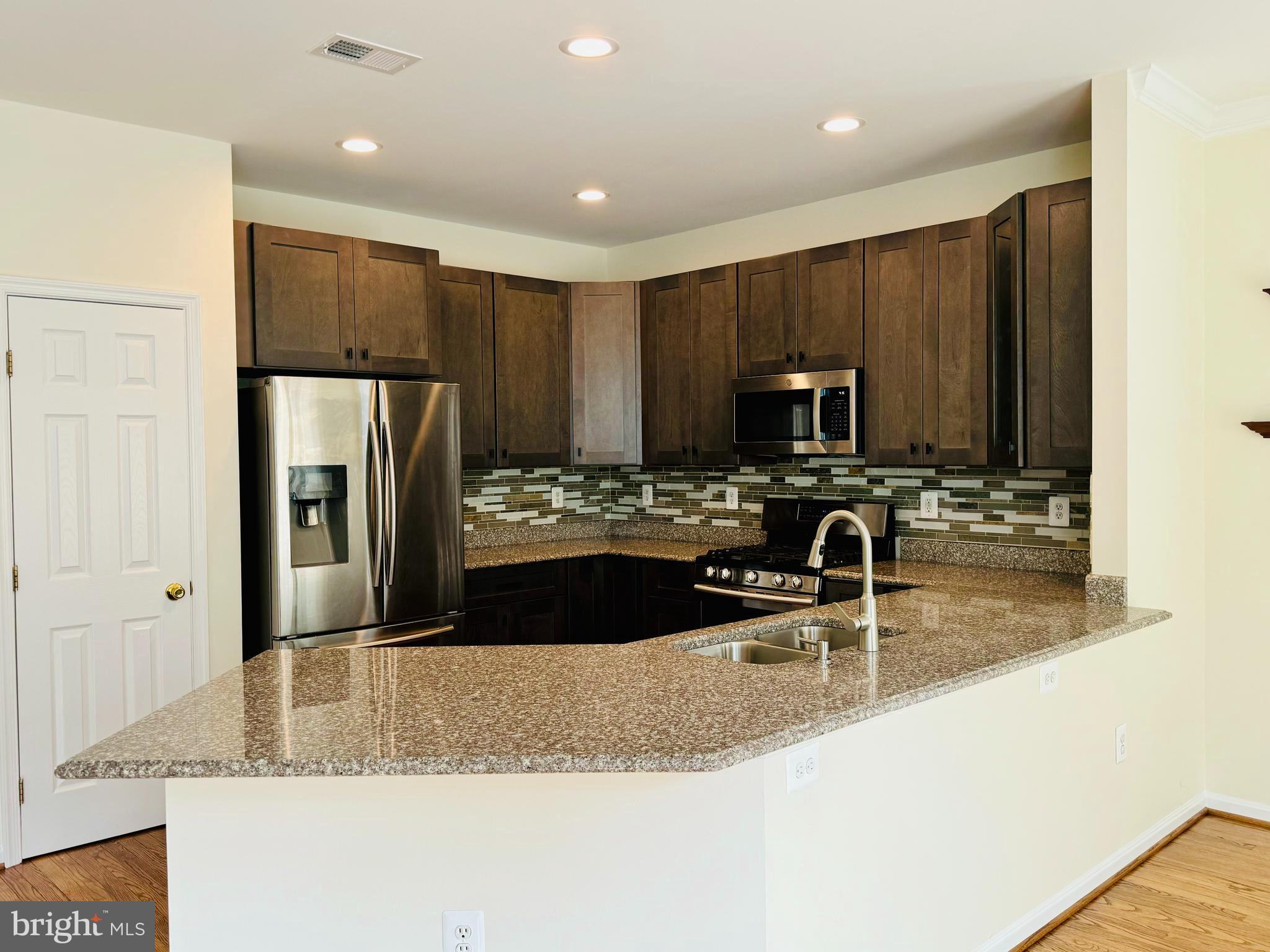 22551 MAISON CARREE SQ
