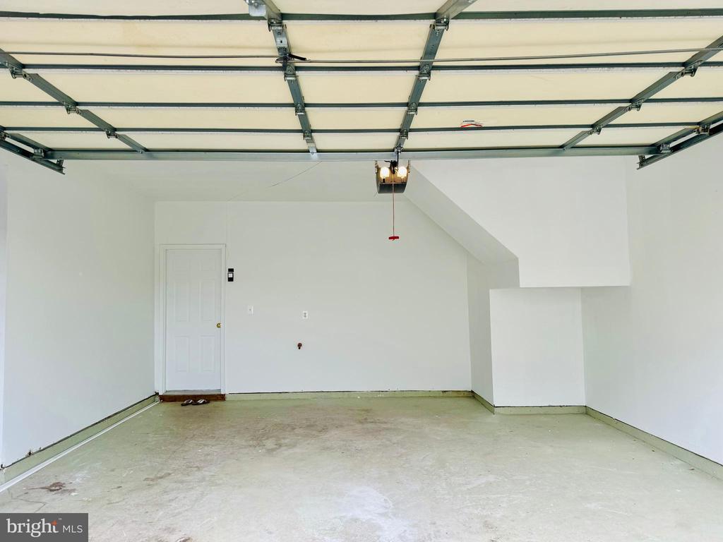 22551 MAISON CARREE SQ