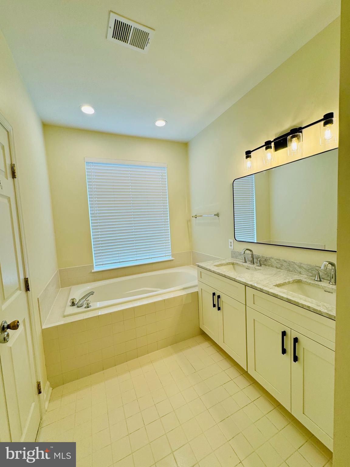 22551 MAISON CARREE SQ