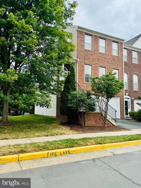 22551 MAISON CARREE SQ