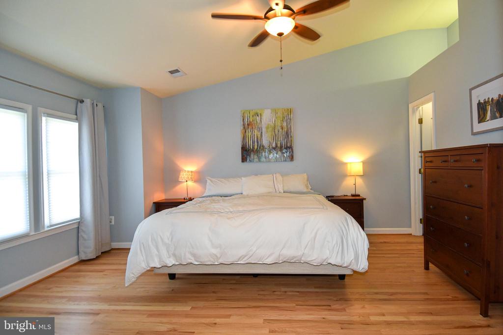 109 MAXIMILLIAN CT SW