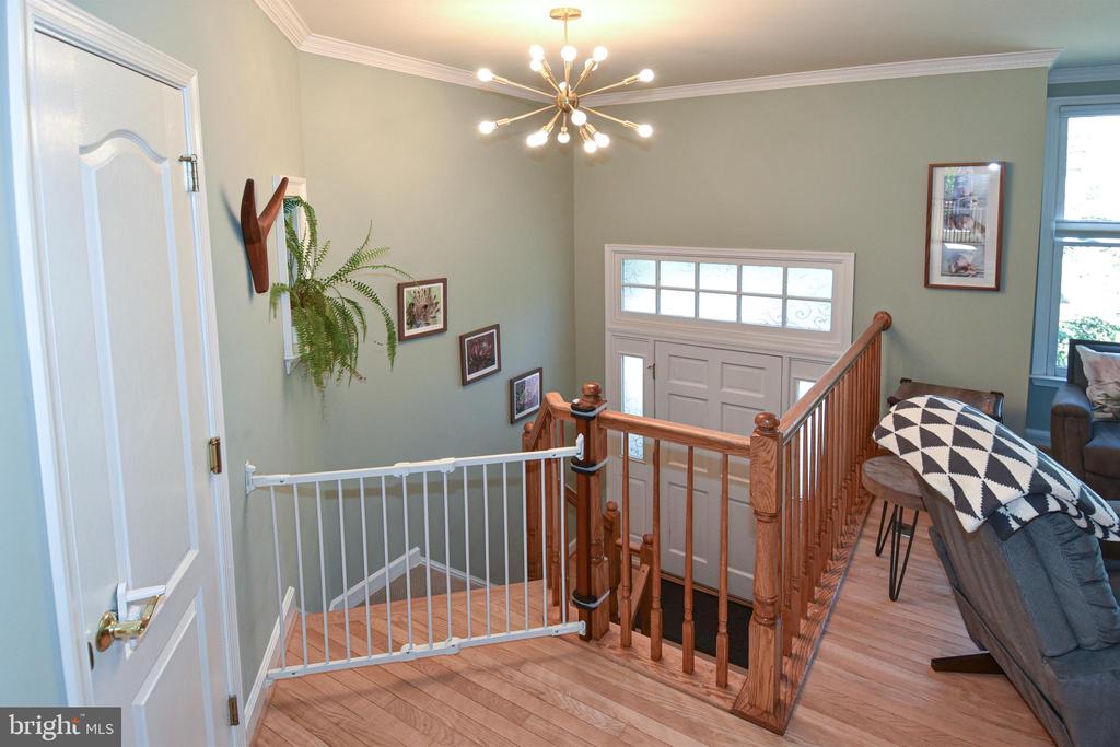 109 MAXIMILLIAN CT SW