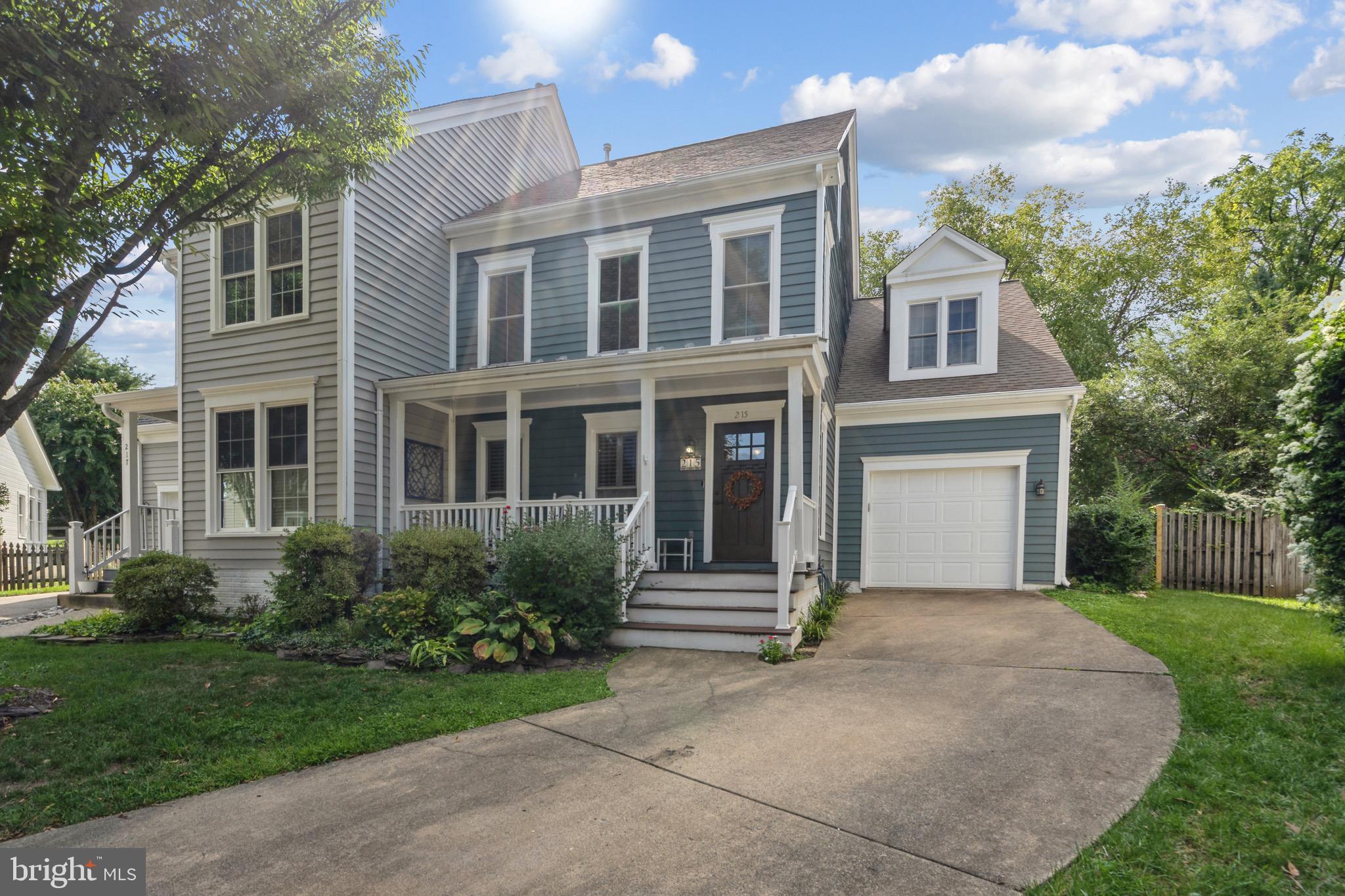 215 ANDOVER COURT NE