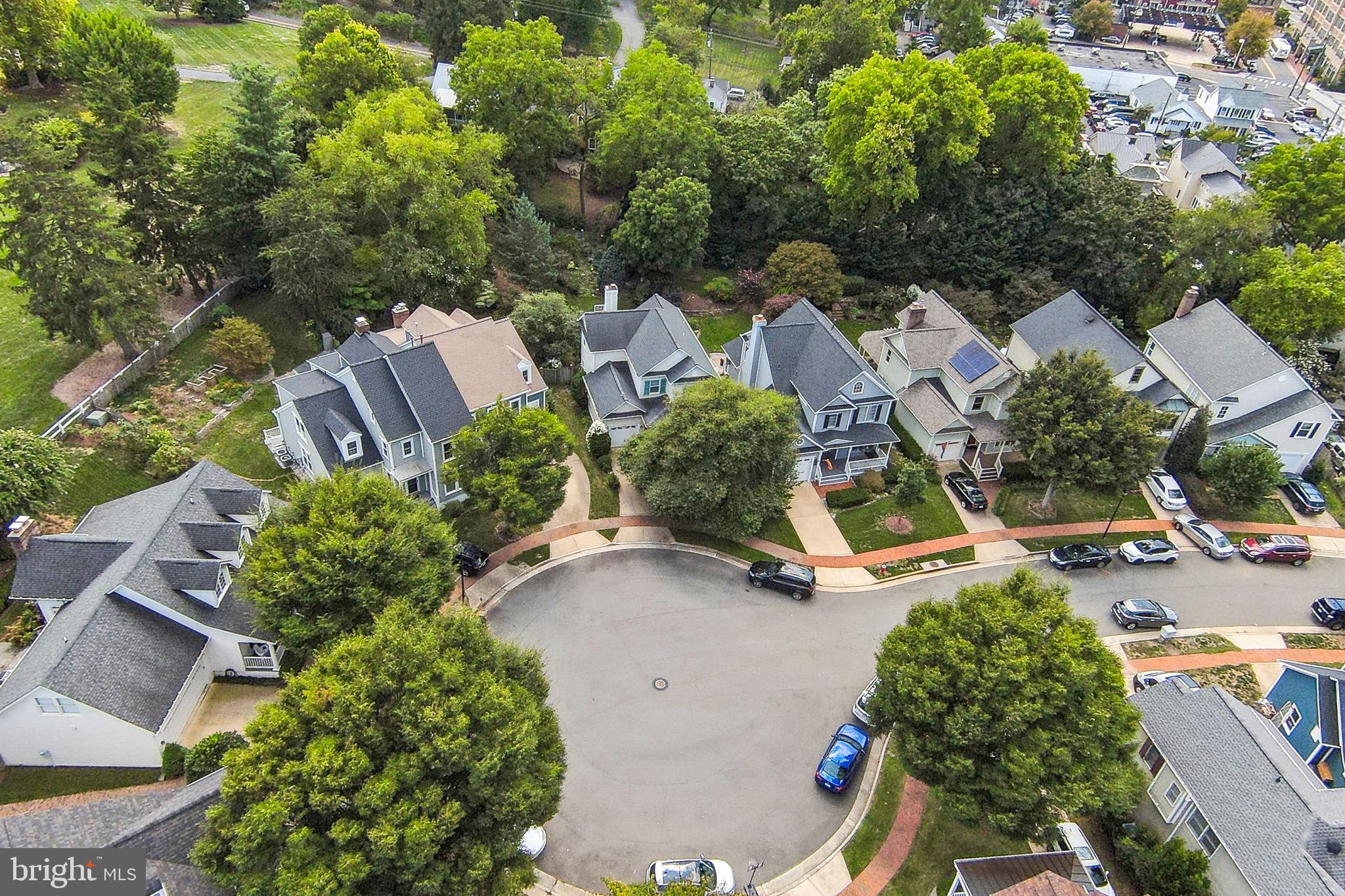 215 ANDOVER COURT NE