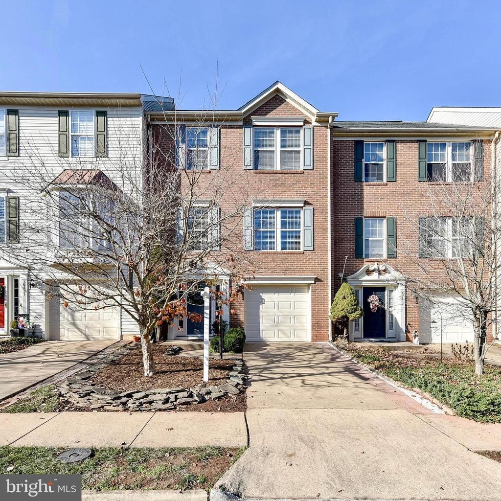 20419 DONCASTER TERRACE