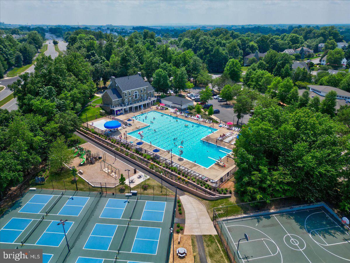 20419 DONCASTER TERRACE