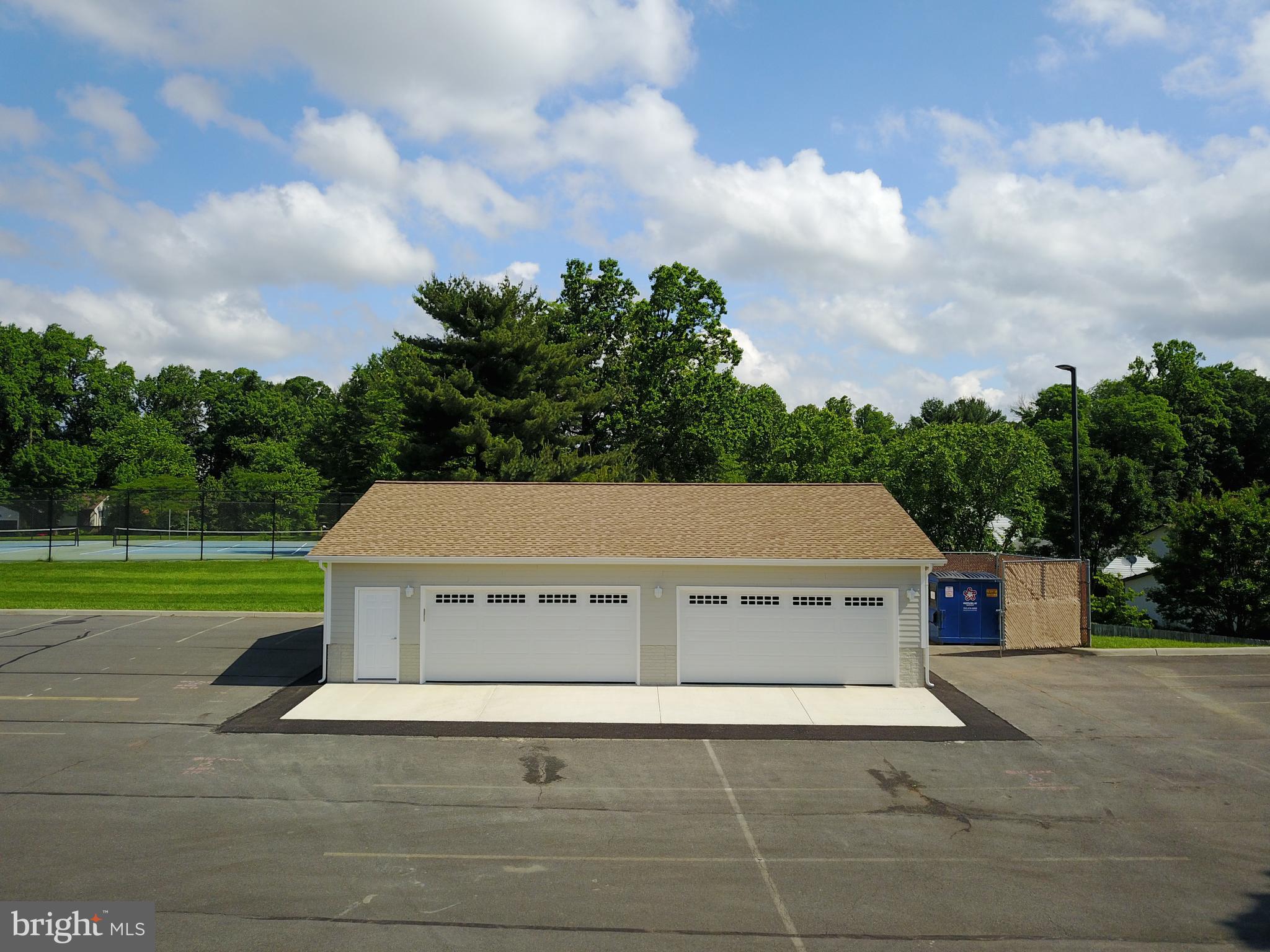 103 Farmington Ln