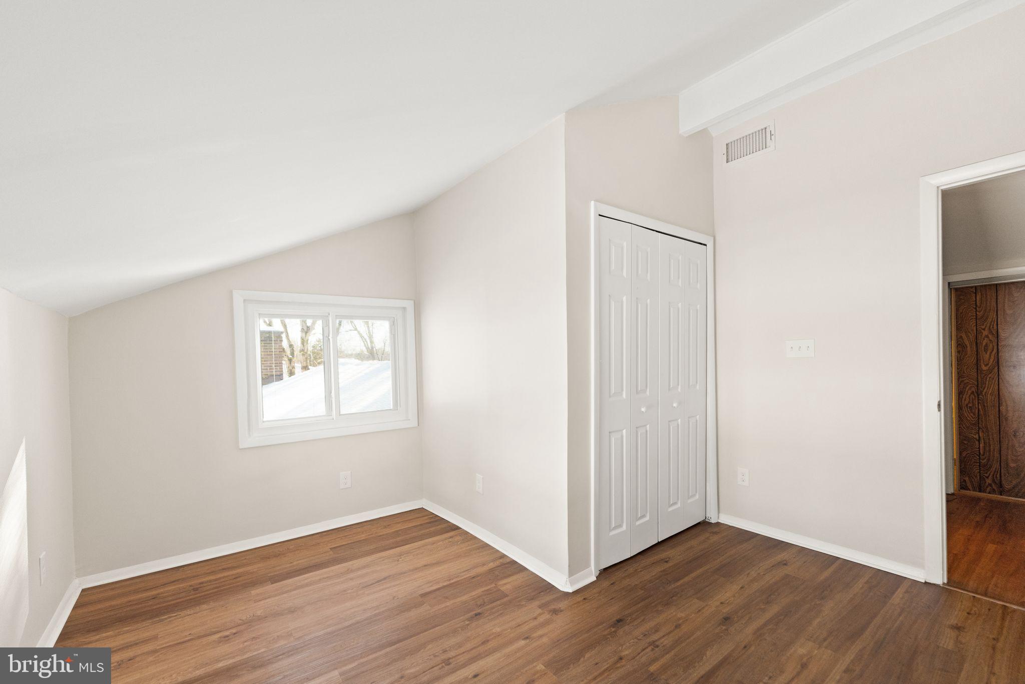 103 Farmington Ln