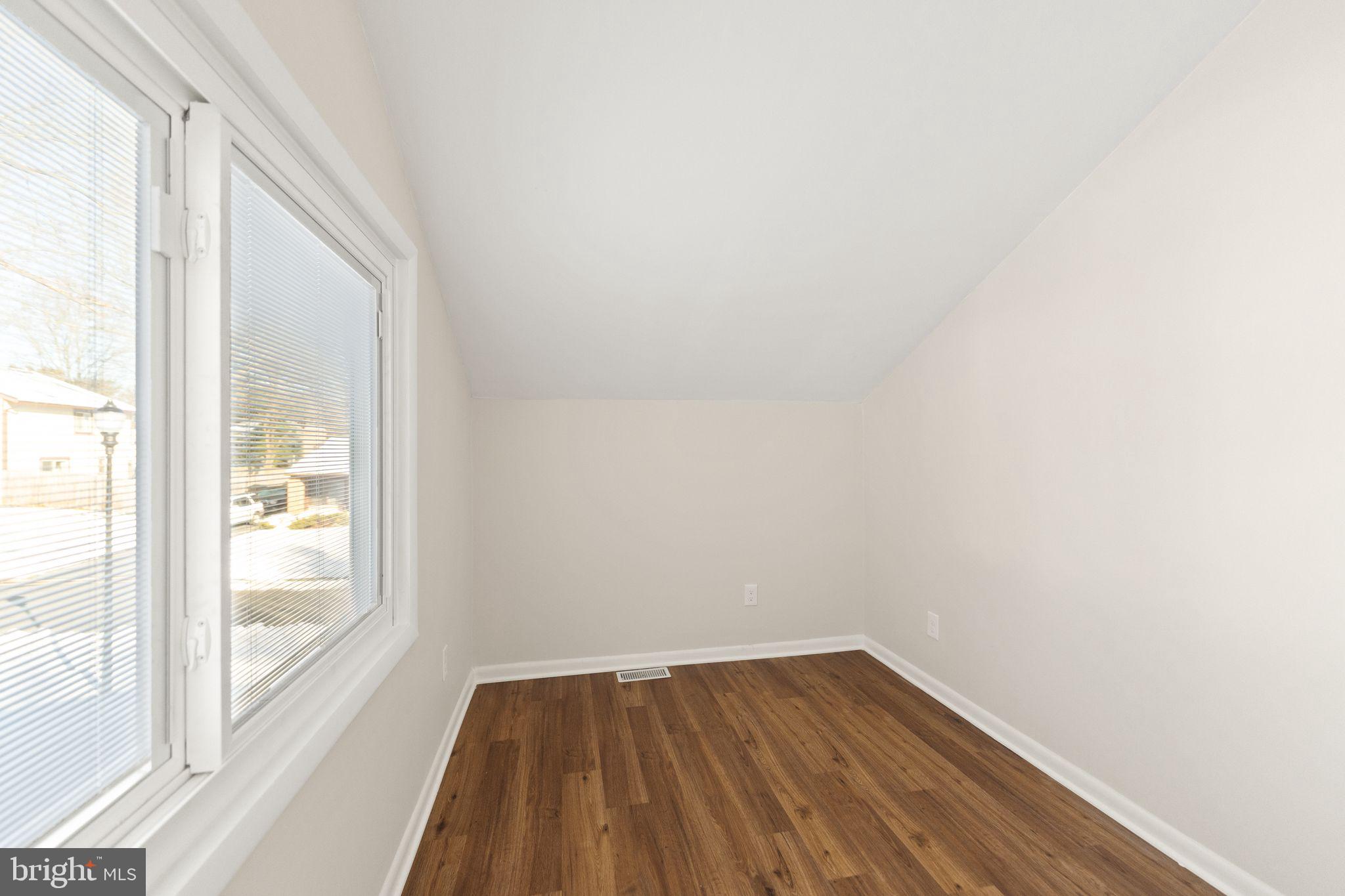 103 Farmington Ln