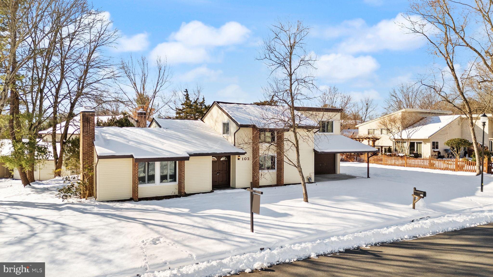 103 Farmington Ln