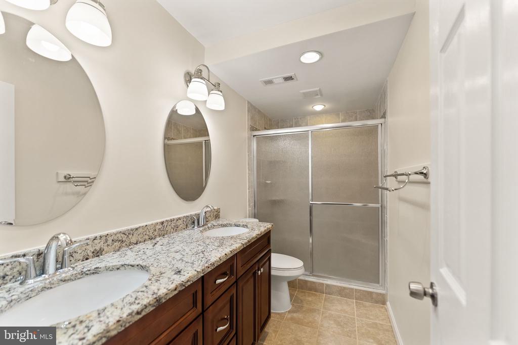 103 Farmington Ln