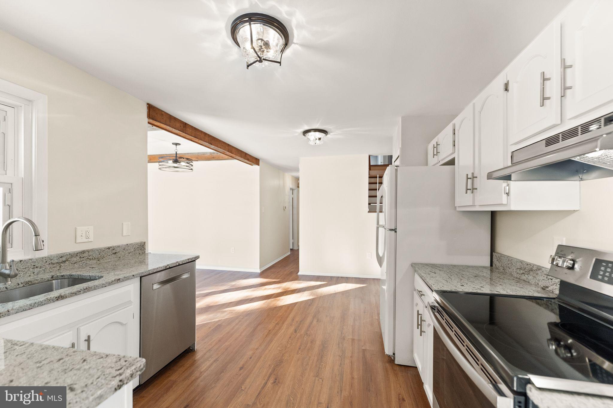 103 Farmington Ln
