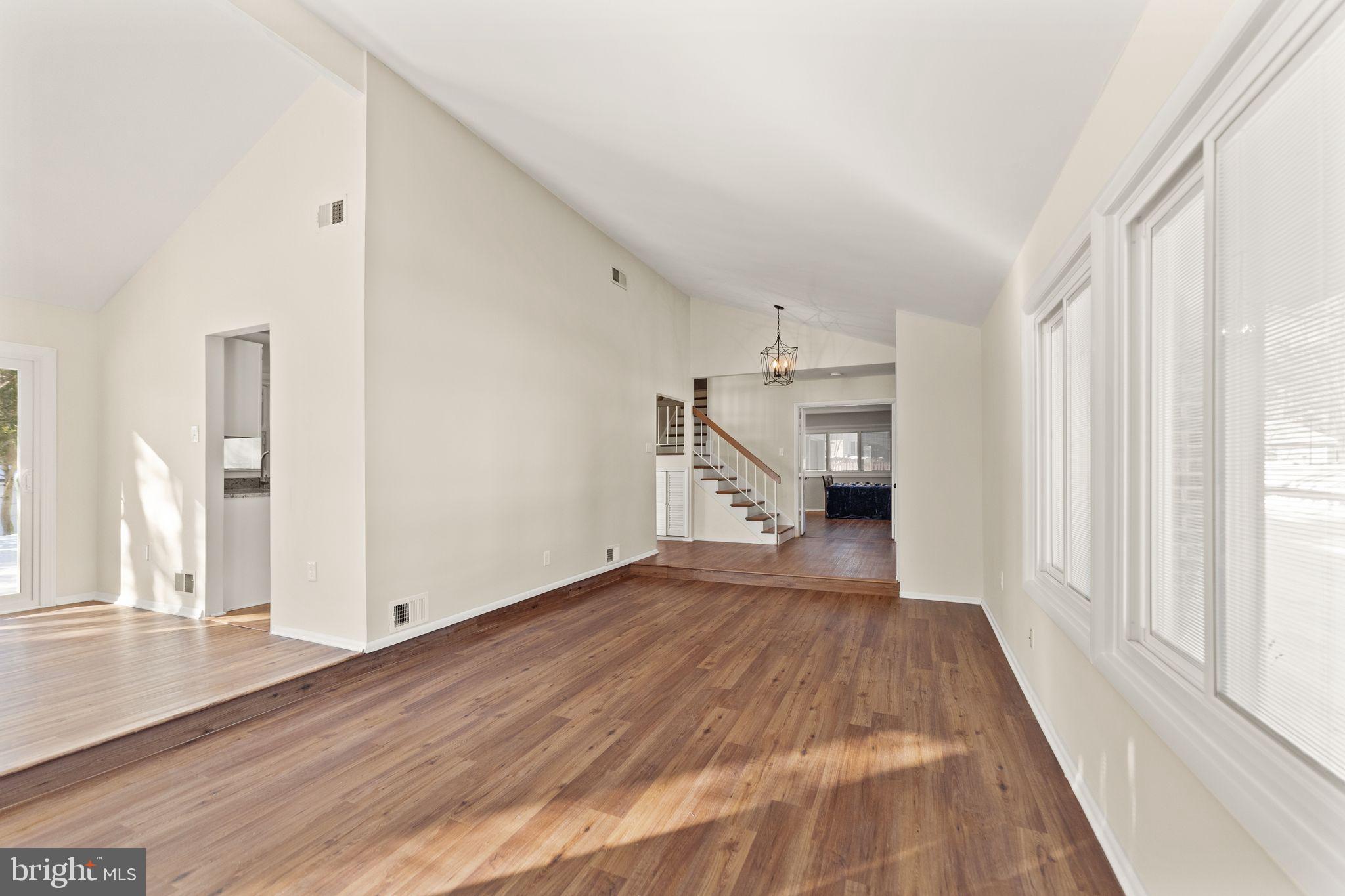 103 Farmington Ln