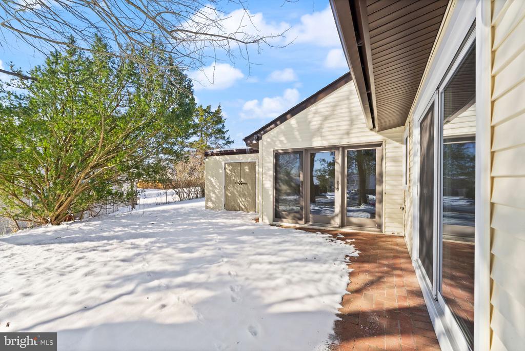 103 Farmington Ln