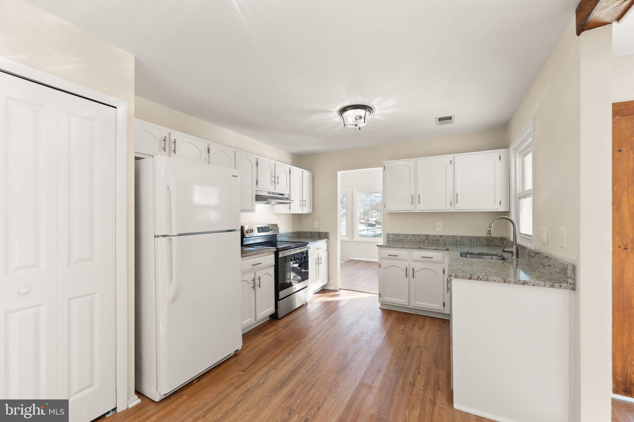 103 Farmington Ln