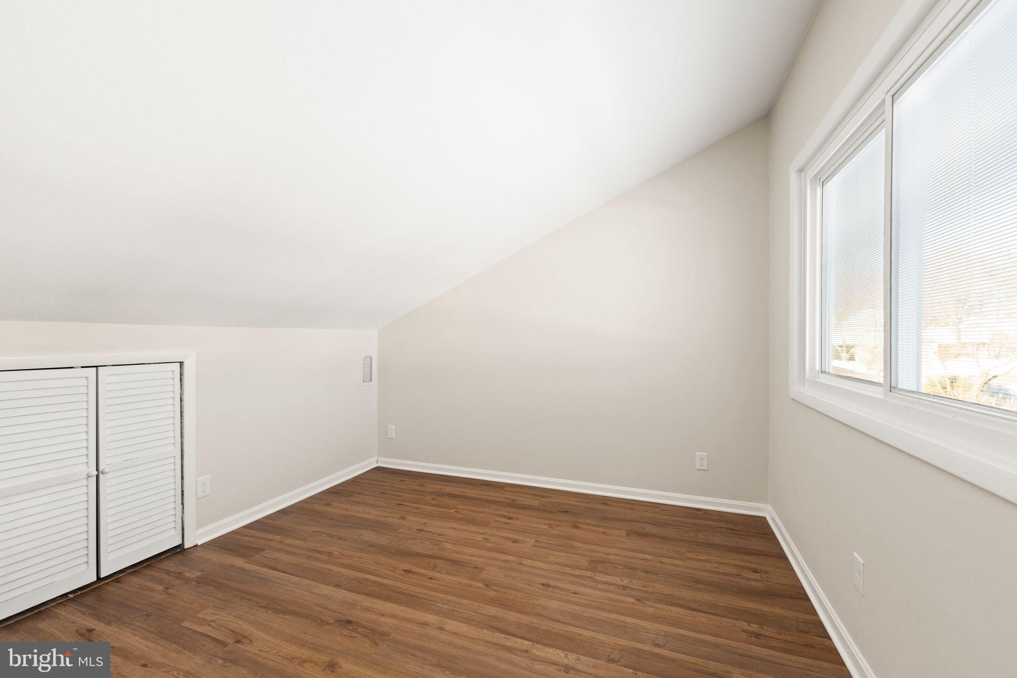 103 Farmington Ln