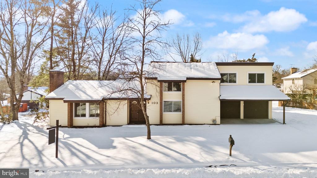 103 Farmington Ln