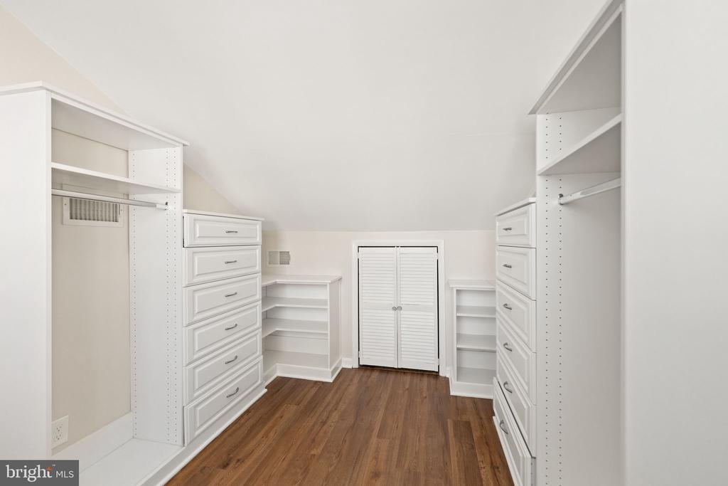 103 Farmington Ln