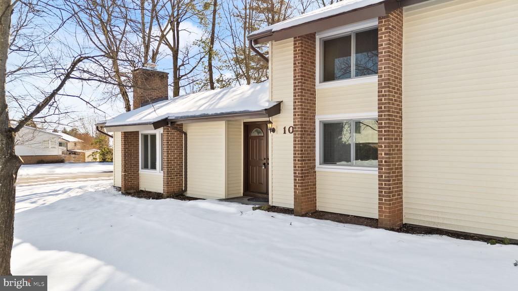 103 Farmington Ln