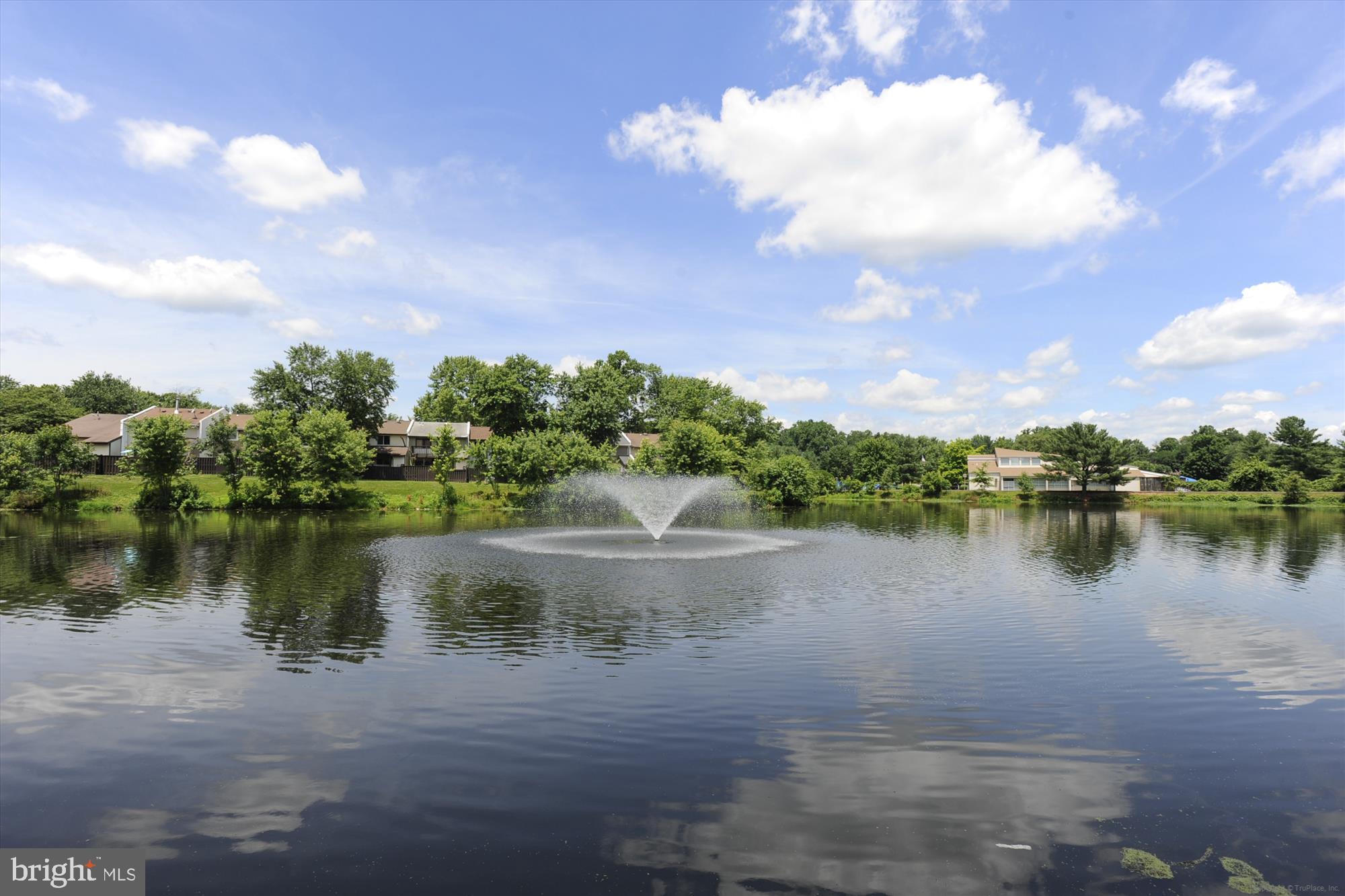 103 Farmington Ln