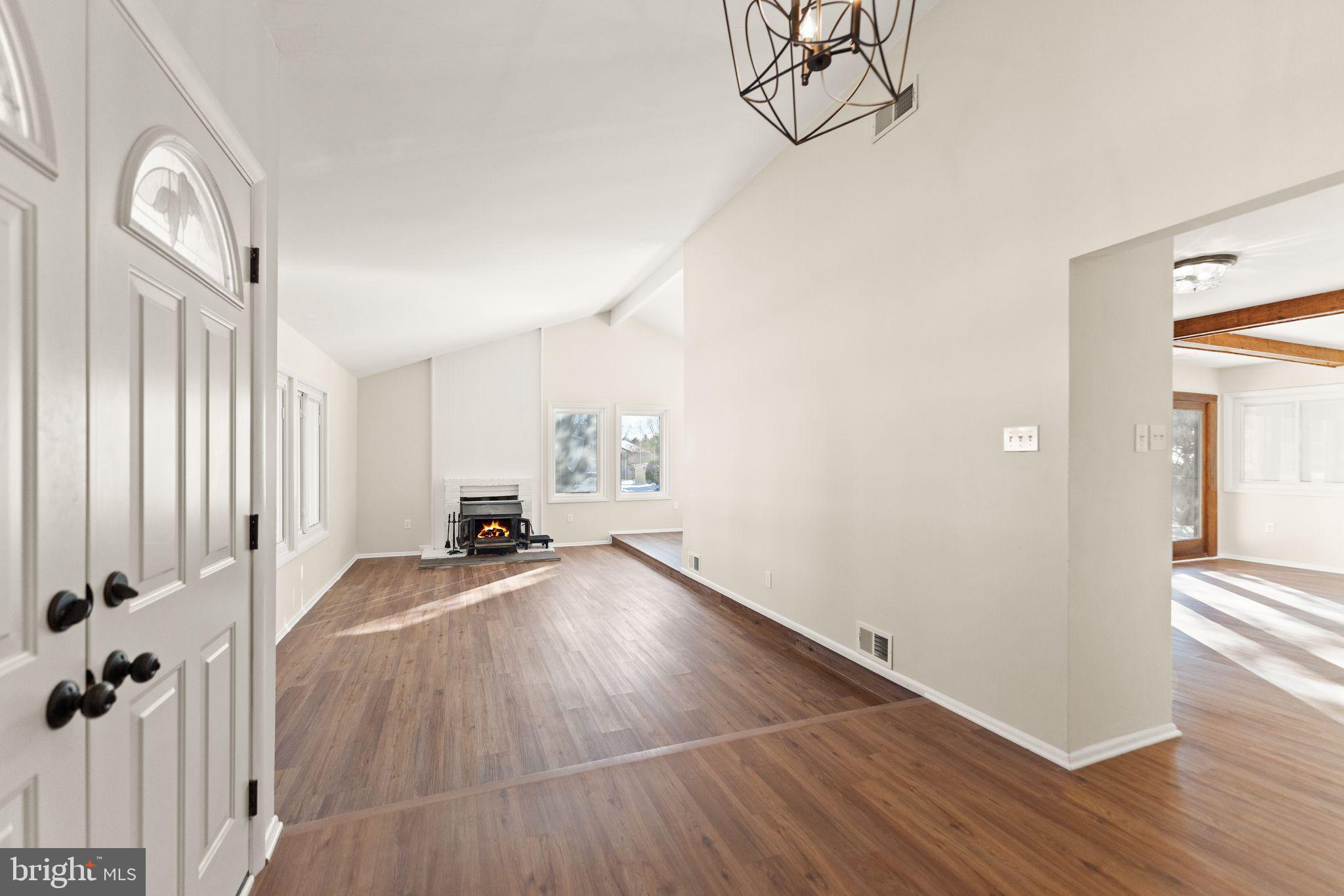 103 Farmington Ln
