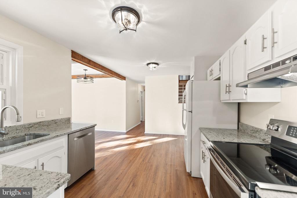 103 Farmington Ln